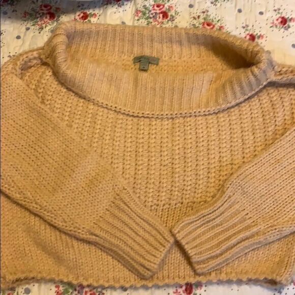 NWOT Casting LA New  Cream Color Off Shoulder Cropped Sweater. - Picture 7 of 10